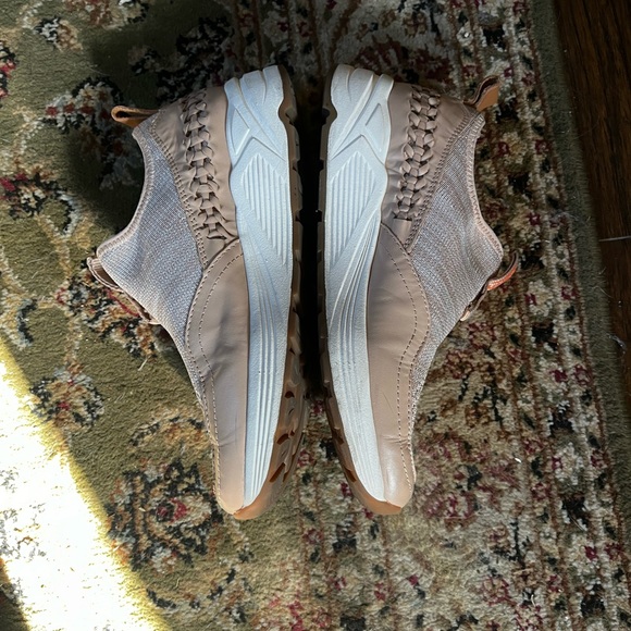 Blush pink earth Brand Shoes - Picture 6 of 7